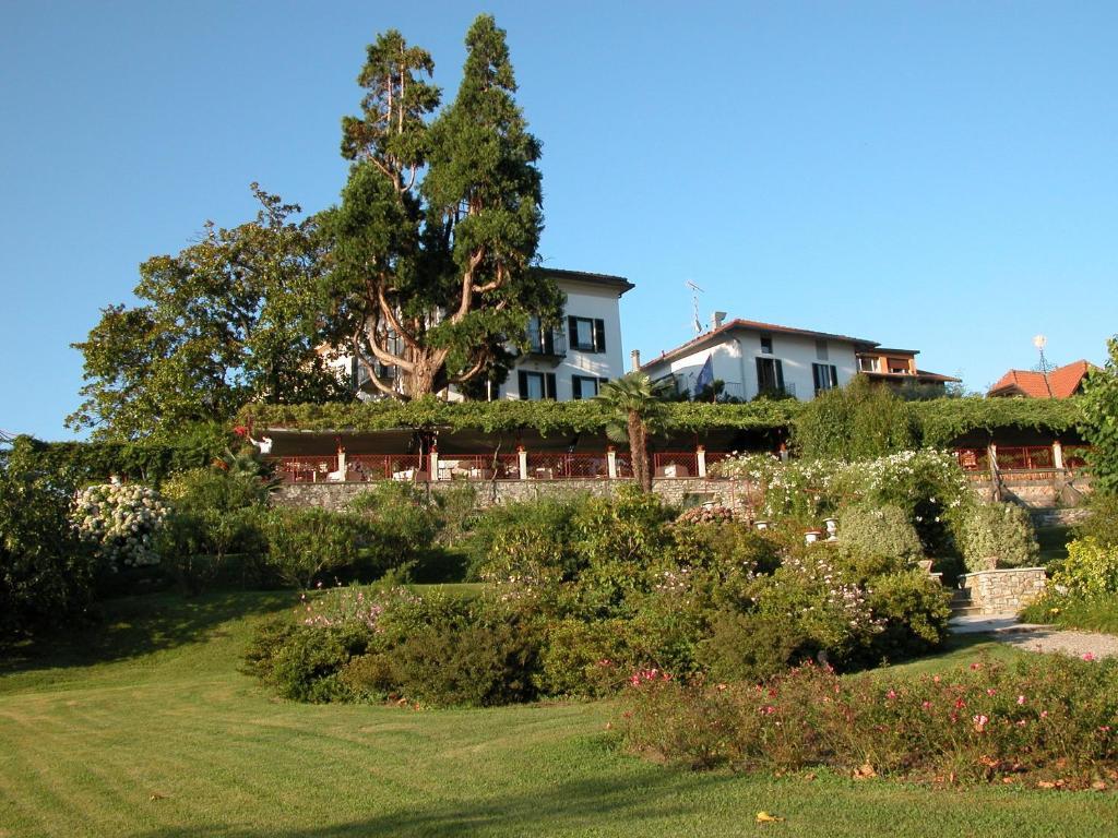 Il Sole Di Ranco Hotel Luaran gambar