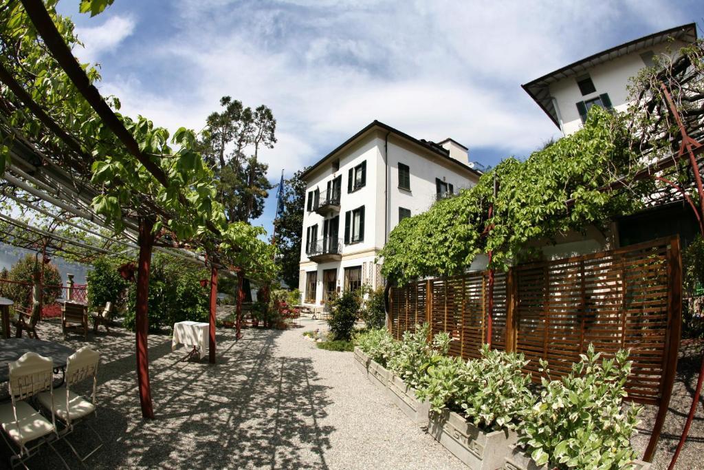 Il Sole Di Ranco Hotel Luaran gambar